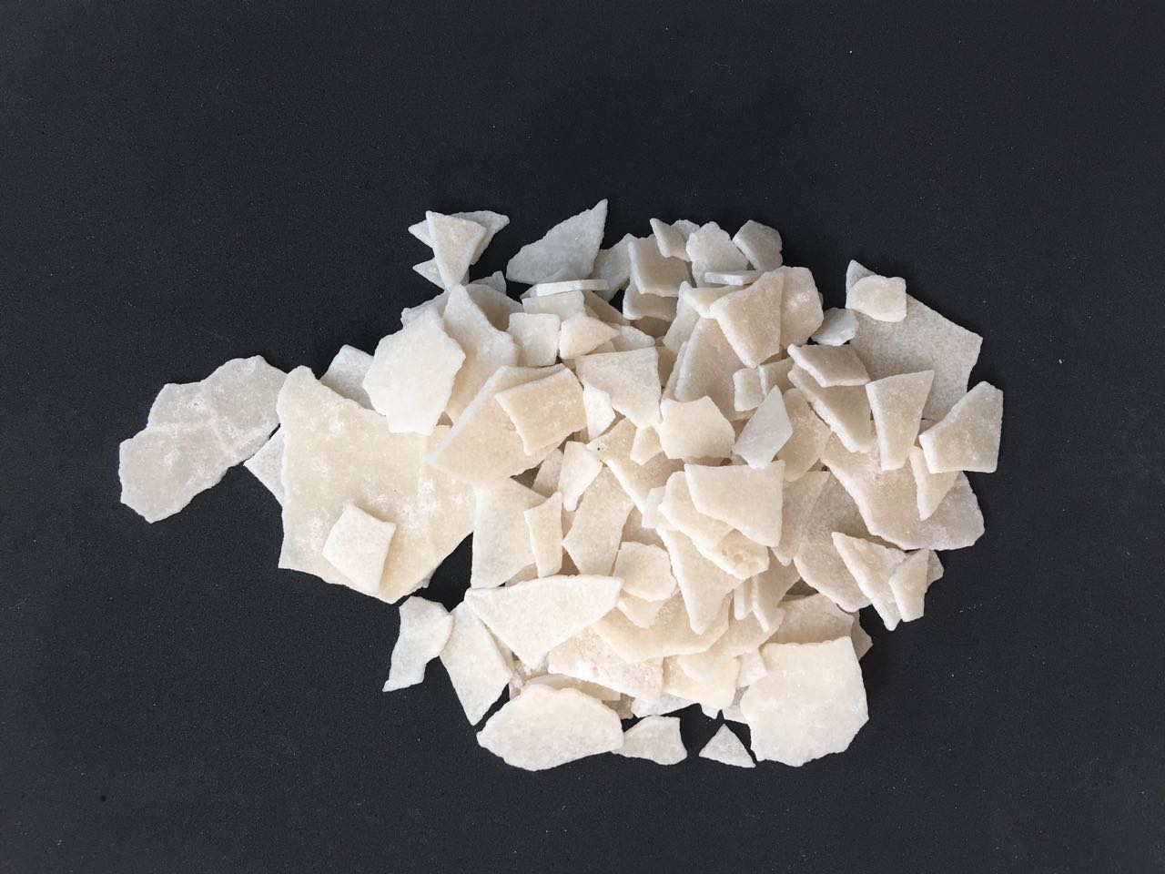 工業(yè)氯化鎂和食用氯化鎂的區(qū)別有哪些？